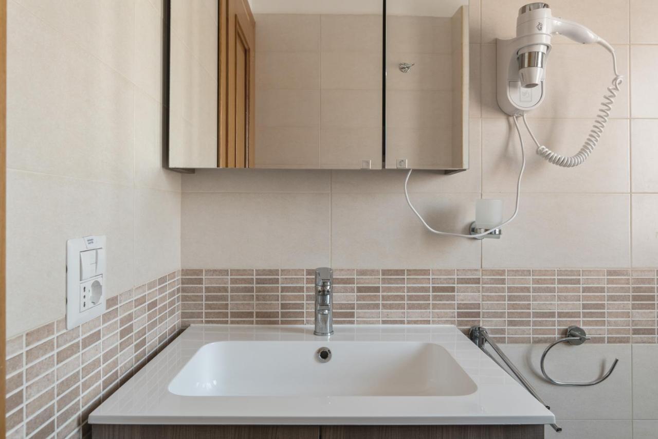 Walking Distance From San Pietro Apartment Bagian luar foto